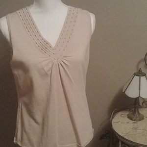 Cable and gauge embellished v-neck top.